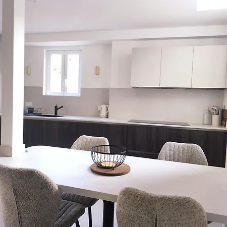 Apartman Elegant Renovated Port Ac Sleeps 4 *