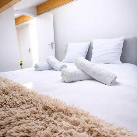 Elegant Renovated Port Ac Sleeps 4 * ניס