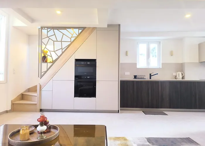 Elegant Renovated Port Ac Sleeps 4 ניס