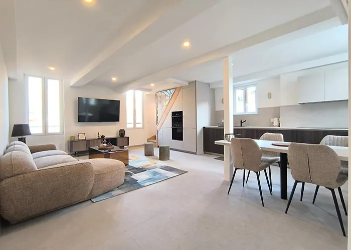 דירה Elegant Renovated Port Ac Sleeps 4 ניס