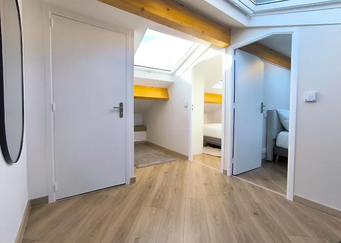 Elegant Renovated Port Ac Sleeps 4 ניס